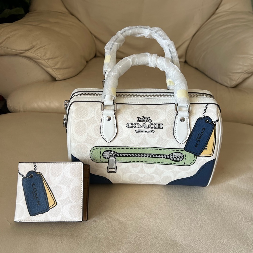 Coach White Shoulder Bag with Sporty Design